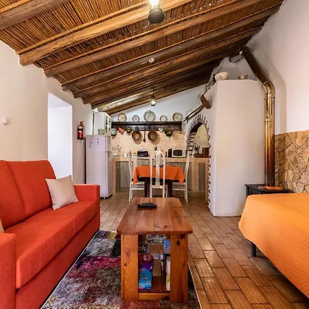 Akivillas Loule *