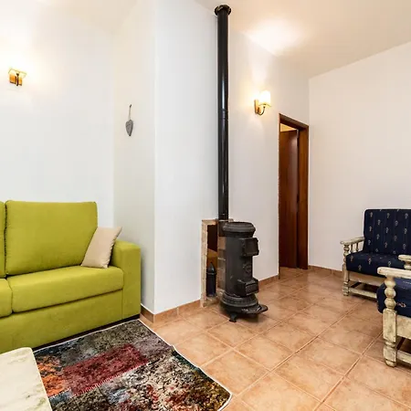 Akivillas Loule *
