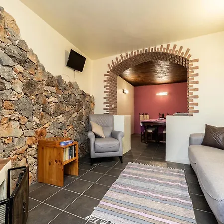 Akivillas Loule *