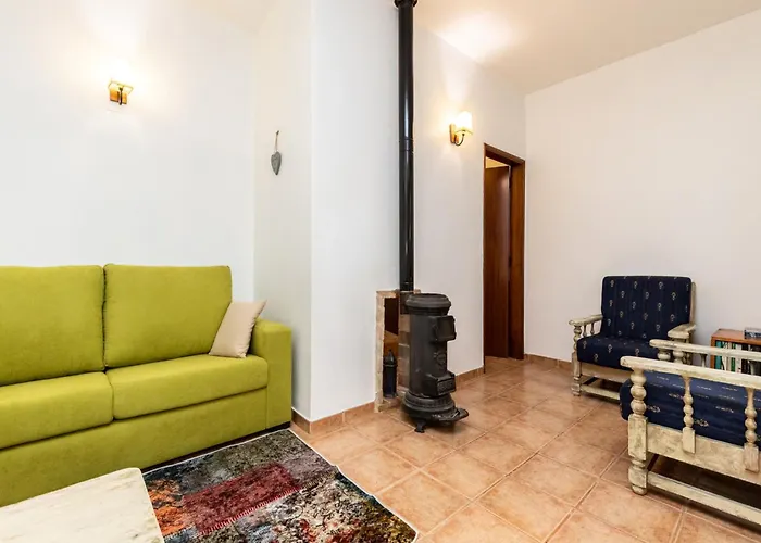Akivillas Loule *